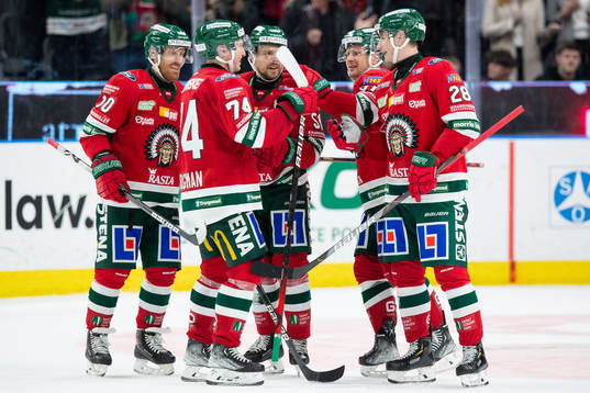 Frölundas Johan Sundström jublar med lagkamrater