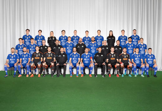  Alexander Larsson, Jesper Carström, Legitimerad fysioterapeut Sandra Sandberg, Johan Bengtsson, Albin Palmlöf, Saku Ylätupa, Daniel Stensson, Legitimerad naprapat Ida Sillman, Marcus Burman, Alexander Blomqvist. Mittenledet från vänster: Teodor Stenshagen, Ludvig Nåvik, Matchanalytiker Dick Svedin, Materialförvaltare Enrique Parraguez, Niklas Dahlström, Målvaktstränare Richard Richardsson, Forrest Lasso, Materialförvaltare Morgan Eriksson, Fystränare Jamie Steel, Paya Pichkah, Anton Eriksson. Sittande från vänster: Rasmus Lindkvist, Robert Lundström, Gustav Molin, Oscar Linnér, Huvudtränare Henrik Åhnstrand, Linus Hallenius, Pontus Engblom, Assisterande tränare Brian Clarhaut, Andreas Andersson, Oscar Jonsson, Dennis Olsson, Pontus Silfwer.