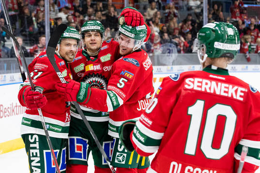 Frölundas Linus Nässén jublar ihop med Mats Rosseli