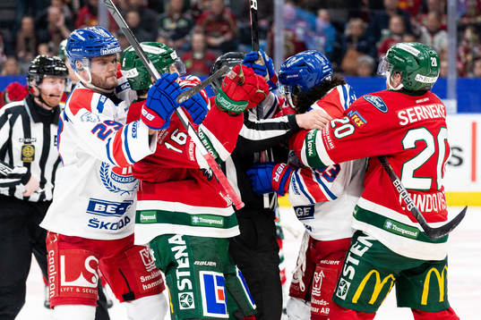Frölundas Joel Lundqvist och Oskarshamns Cameron Brace