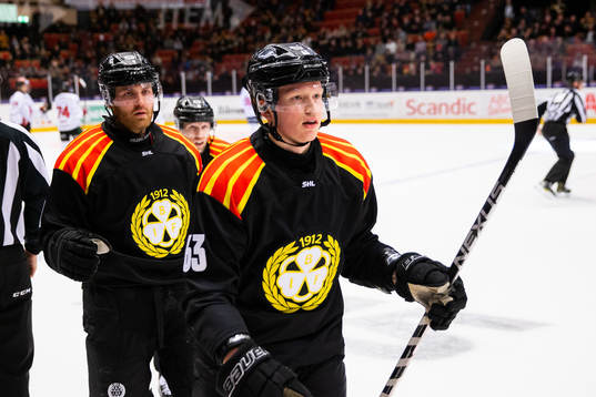 Brynäs Julius Bergman och Anton Mylläri jublar