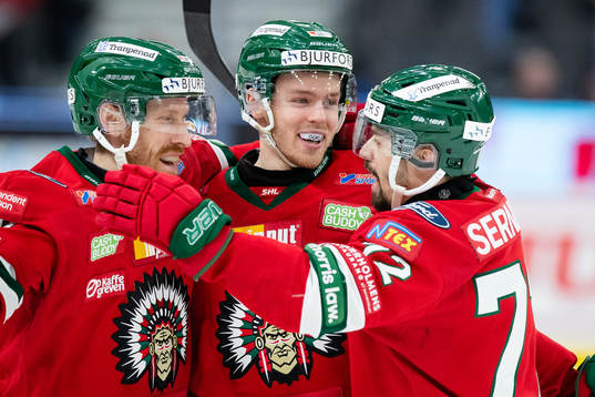 Frölundas Filip Johansson jublar ihop med Jens Olsson och