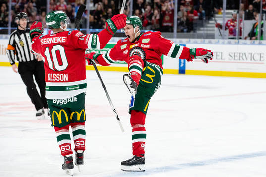 Frölundas Filip Johansson jublar ihop med Jens Olsson