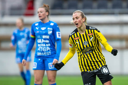 Häckens Julia Karlernäs jublar efter 3-2 målet