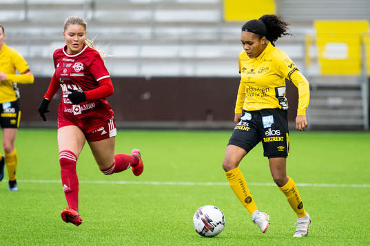 Rävåsens Elin Berggren och Elfsborgs Vanessa Lopez