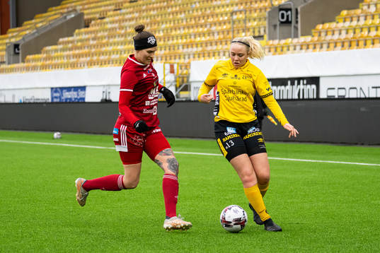 Rävåsens Hanna Sahlén och Elfsborgs Evelina Brink