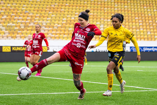 Rävåsens Hanna Sahlén och Elfsborgs Vanessa Lopez