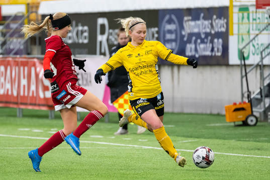 Rävåsens Isabelle Olsson och Elfsborgs Fanny Johansson
