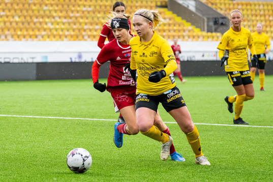Rävåsens Lova Sandahl och Elfsborgs Fanny Johansson