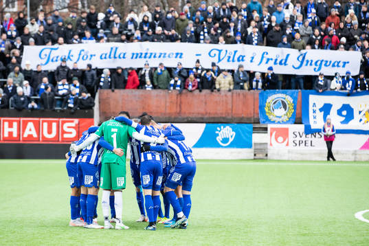 IFK Göteborg och en banderoll till minne för Ingvar