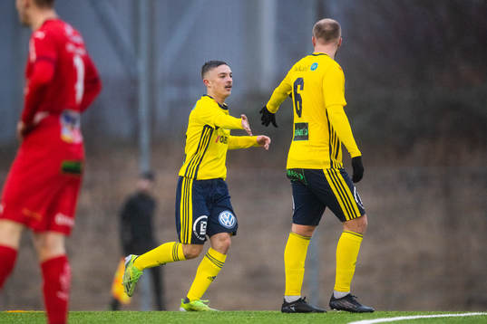 Ängelholms Endrit Lipovica jublar efter 1-2