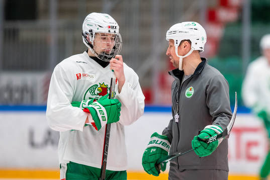 Marco Kasper och tränare Cam Abbott