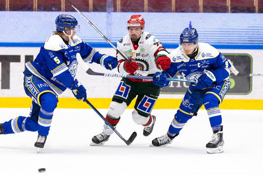 Frölundas Patrik Carlsson i en kamp mot Leksands Calle