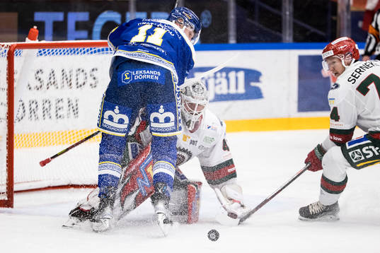 Leksands Martin Karlsson och Frölundas målvakt Niklas