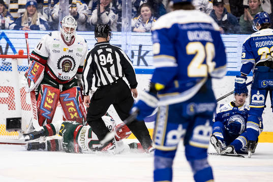 Frölundas målvakt Niklas Rubin och Leksands Nils Åman
