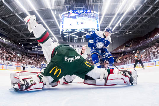 Leksands Martin Karlsson och Frölundas målvakt Niklas