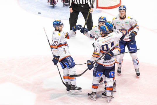 Växjös spelare jublar