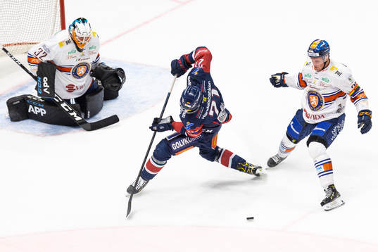 Linköpings Christoffer Ehn oroar framför Växjös