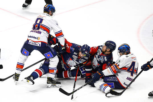 Växjös Peter Andersson skadar sig