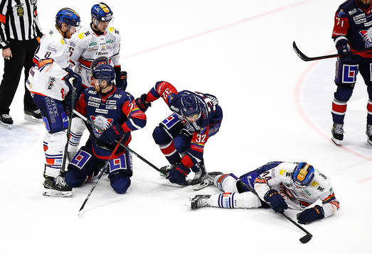 Växjös Peter Andersson skadar sig