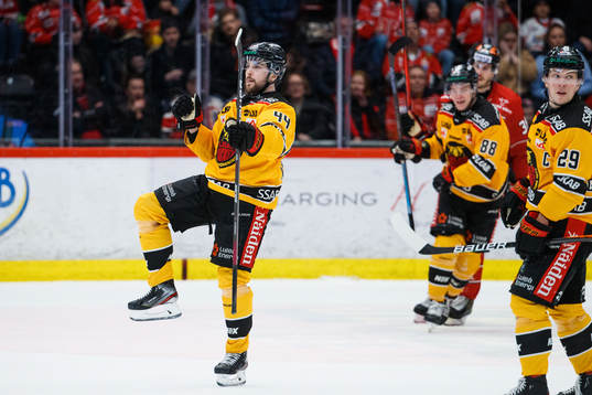 Luleås Jonathan Andersson jublar