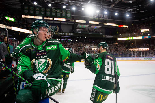 Färjestads Gustav Rydahl jublar med Theodor Lennström