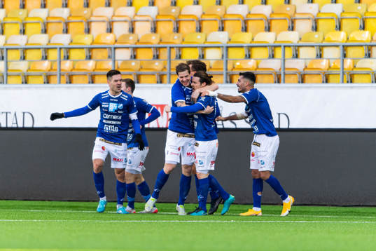 Norrbys spelare jublar