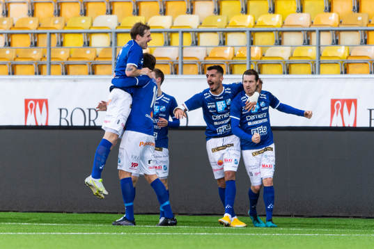 Norrbys spelare jublar