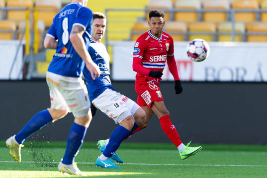 Norrbys Ivo Dominik Pekalski och IFK Göteborgs Tobias Sana