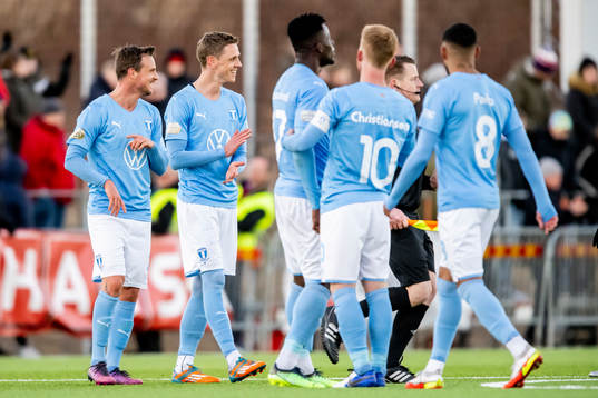 Malmö FFs Sören Rieks  jublar tillsammans med lagkamrater
