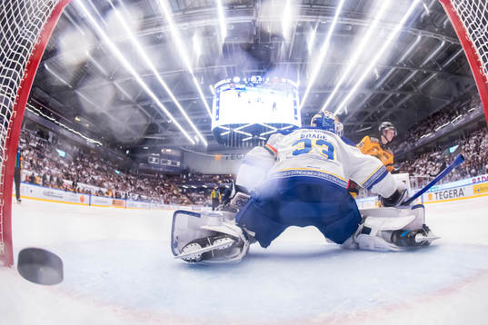 Luleås Pontus Andreasson gör mål på straff bakom