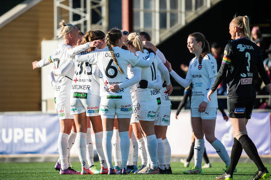 Rosengårds spelare jublar