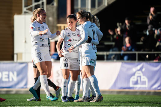 Rosengårds Gudrun Arnardottir, Jelena Cankovic och Mimmi