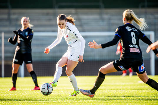 Rosengårds Bea Sprung på Växjös Olivia Mattsson