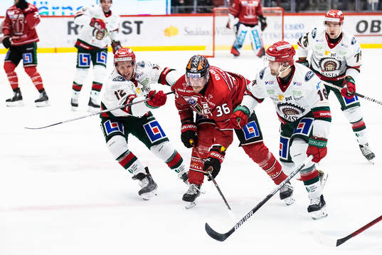 Frölundas Max Friberg och Stefan Elliot mot Örebros Emil