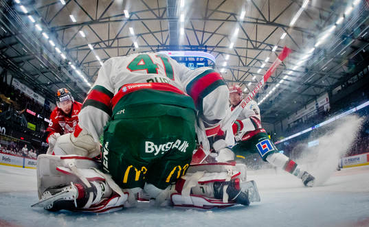 Örebros Daniel Audette, Frölundas målvakt Niklas Rubin