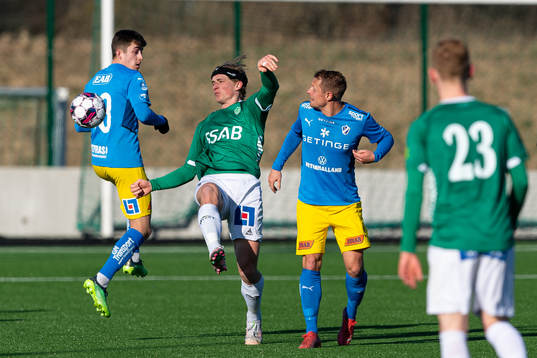 Brages Douglas Karlberg mot Halmstads Emil Tot Wikström