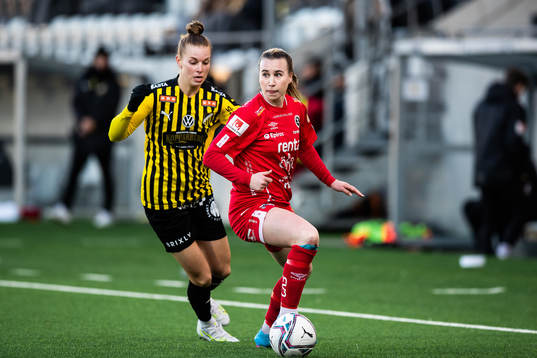 Häckens Dilja Yr Zomers och Örebros Jenna Hellstrom