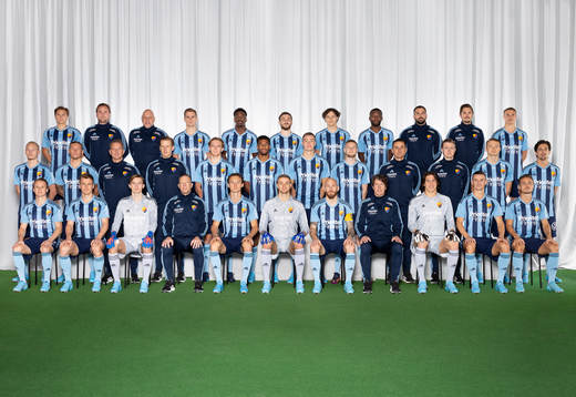  Linus Tagesson, Assisterande Tränare Hugo Berggren, Materialförvaltare Patrik Eklöf, Hampus Finndell, Joel Asoro, Albion Ademi, Leo Cornic, Emmanuel Banda, Fystränare Jens Torgny Ericsson, Naprapat Karl Barrling, Elias Andersson. Mittenledet från vänster: Adam Bergmark Wiberg, Victor Edvardsen, Lagledare Daniel Granqvist, Fystränare Viktor Helander, Melker Jonsson, Isak Hien, Jesper Löfgren, Kalle Holmberg, Målvaktstränare, Nikos Gkoulios, Naprapat David Ed Söderström, Piotr Johansson, Gustav Wikheim. Sittande från vänster: Elliot Käck, Rasmus Schüller, Andre Picornell, Tränare Kim Bergstrand, Assisterande Kapten Hjalmar Ekdal, Aleksandr Vasyutin, Kapten, Magnus Eriksson, Tränare Thomas Lagerlöf, Jacob Widell Zetterström, Haris Radetinac, Pierre Bengtsson.