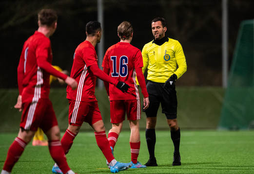 Domare Granit Maqedonci och Östers Isak Magnusson