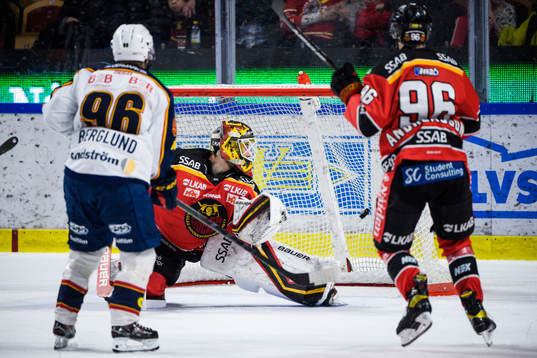 Luleås målvakt Joel Lassinantti släpper in 1-2 av