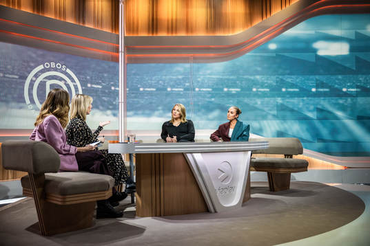Lovisa Giertta, Johanna Ojala, Johanna Frisk och Petronella Ekroth i Viaplays studio