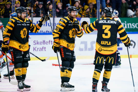 Skellefteås Jayce Hawryluk, Melker Karlsson och Michael