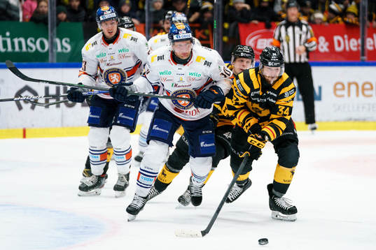 Växjös Richard Gynge och Skellefteås Tom Kühnhackl