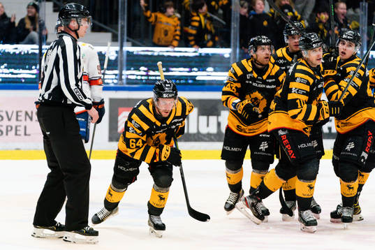 Skellefteås Jonathan Pudas jublar