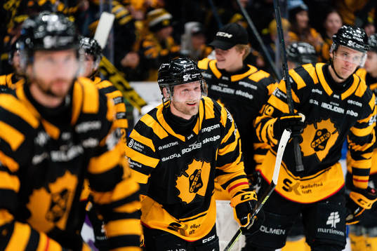 Skellefteås Oscar Möller  jublar