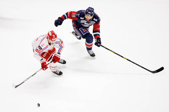 Timrås Pontus Åberg och Linköpings Patrick Russell