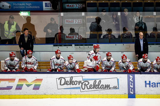 Timrås bås med tränare Fredrik Andersson