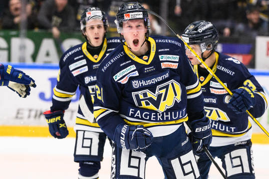 s Myles Powell jublar