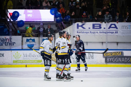 s Oliver Bohm,Daniel Bertov och Jesper Kokkonen jublar